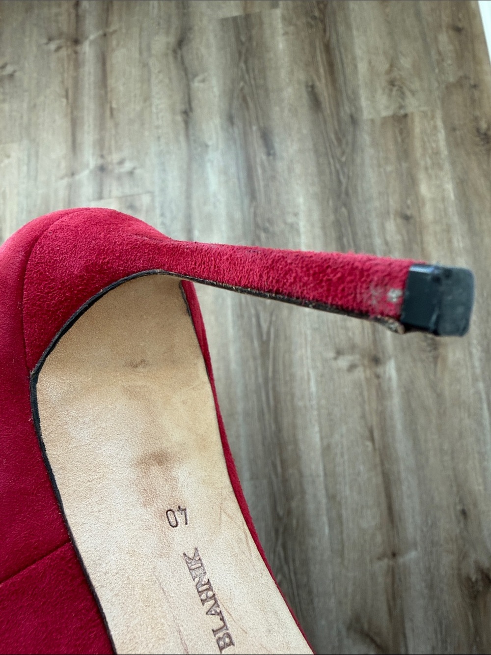Manolo Blahnik Crimson Suede Pointed-Toe Pumps - Picture 7 of 10